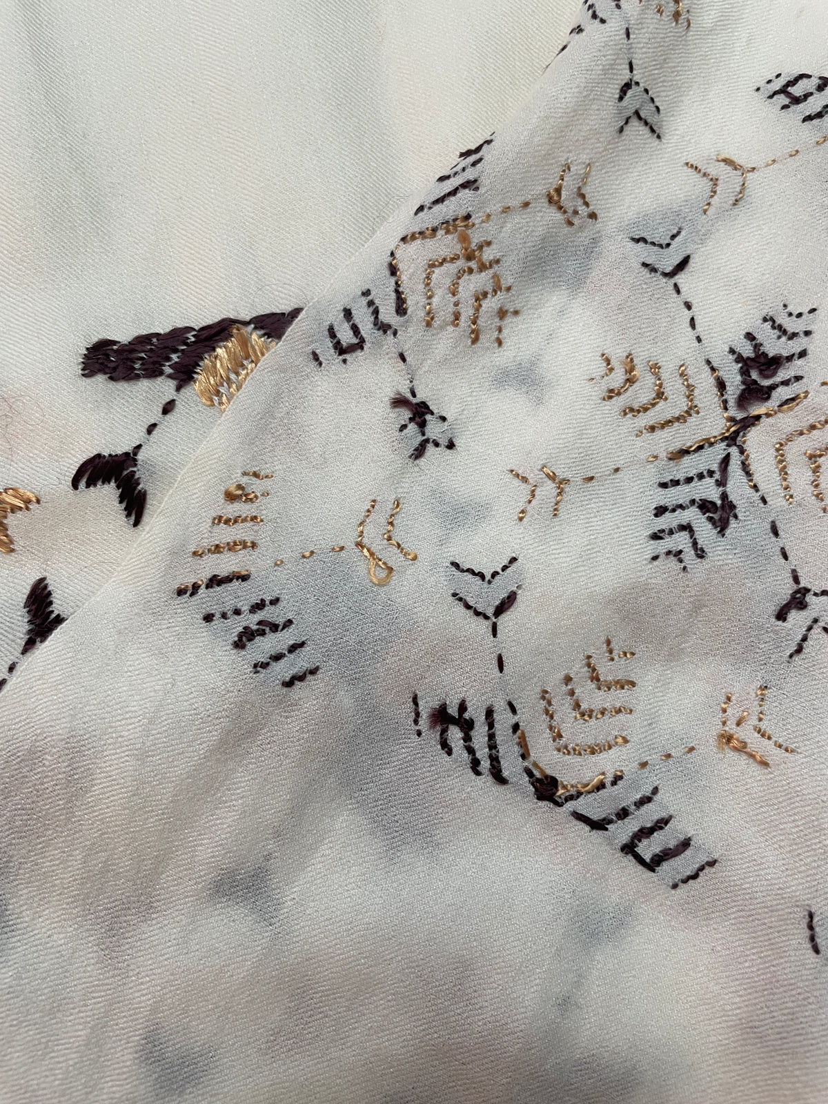 The Amritsar Store Phulkari Hand-Embroidered Cream Stole with geometric Pattern