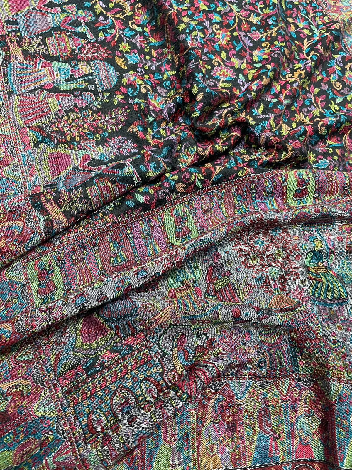 “The Amritsar Store Heritage Kani Stole – Vibrant Mughal-Inspired Story Weave (Women)”