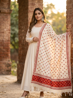 Hand embroidered off white Phulkari dupatta with red floral Punjabi embroidery by The Amritsar Store