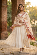 Hand embroidered off white Phulkari dupatta with red floral Punjabi embroidery by The Amritsar Store