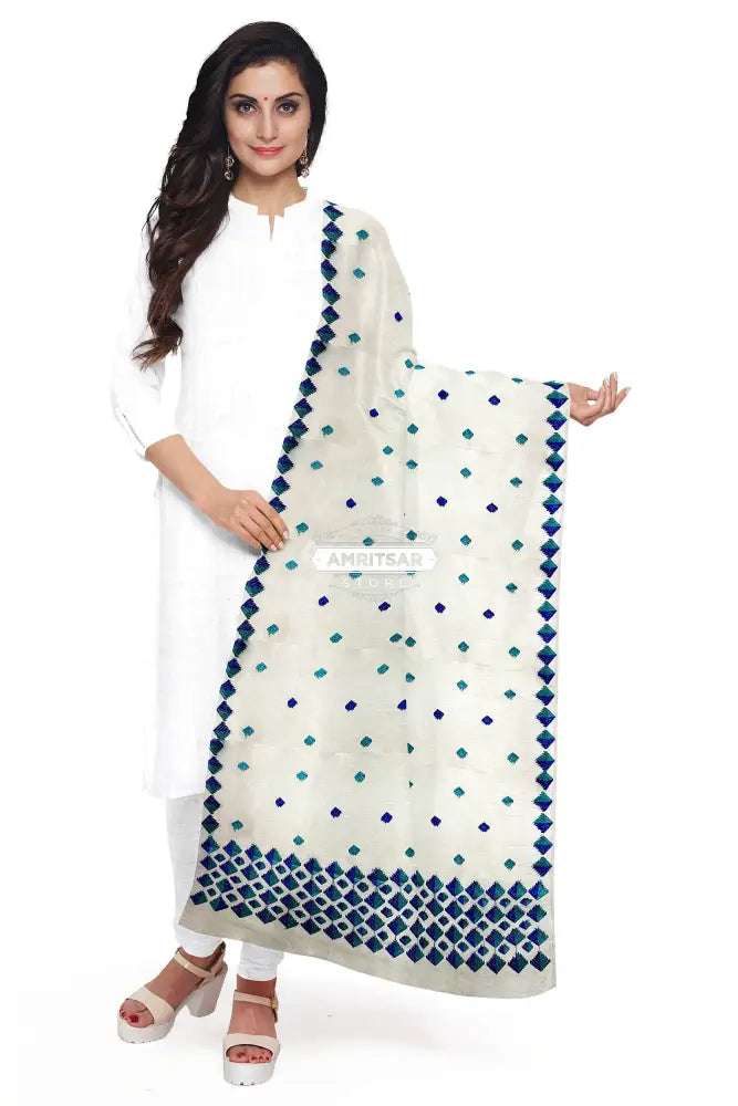 White Hand-Embroidered Phulkari Dupatta – Traditional Punjabi Elegance Phulkari