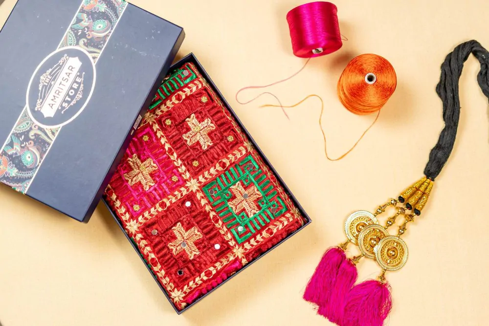 Cream Phulkari Dupatta With Multi-Color Embroidery – Bollywood Wardrobe